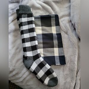 Plaid Scarf and Slippers NWOT (SCA1)